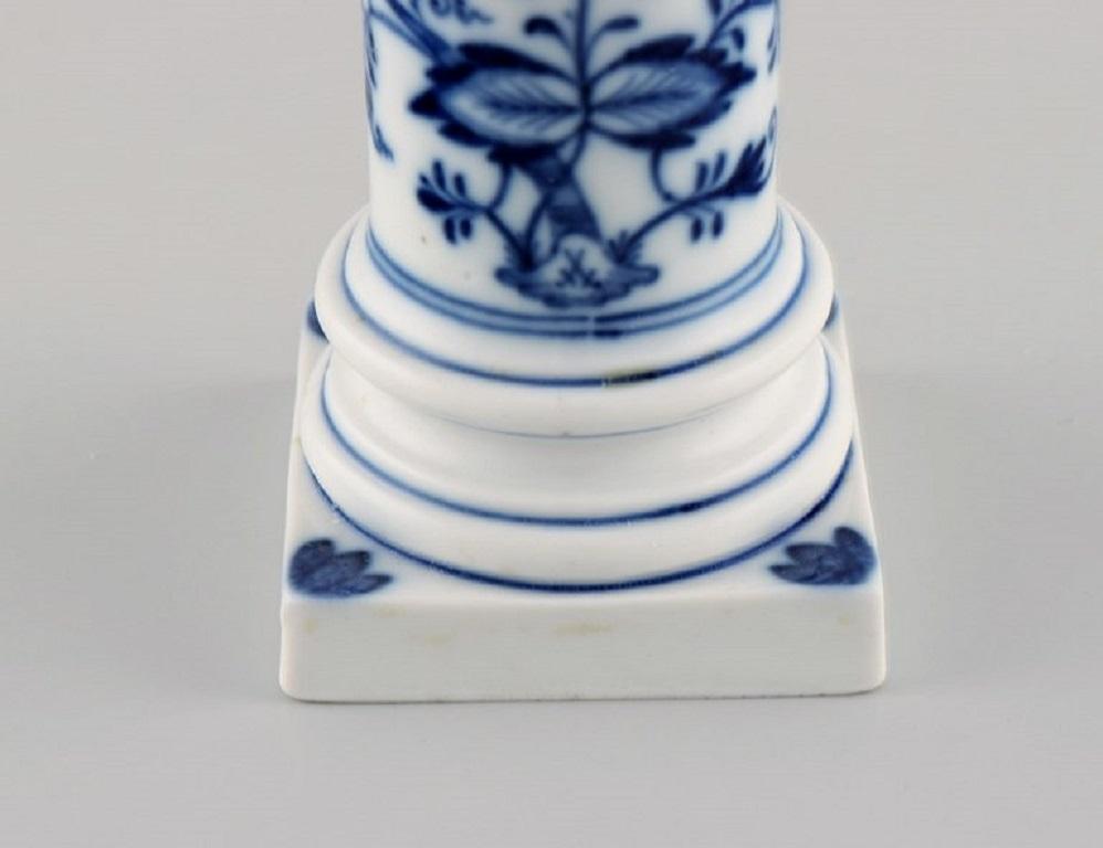 Early 20th Century Antique Meissen Blue Onion candle holder in hand-painted porcelain. Approx. 1900