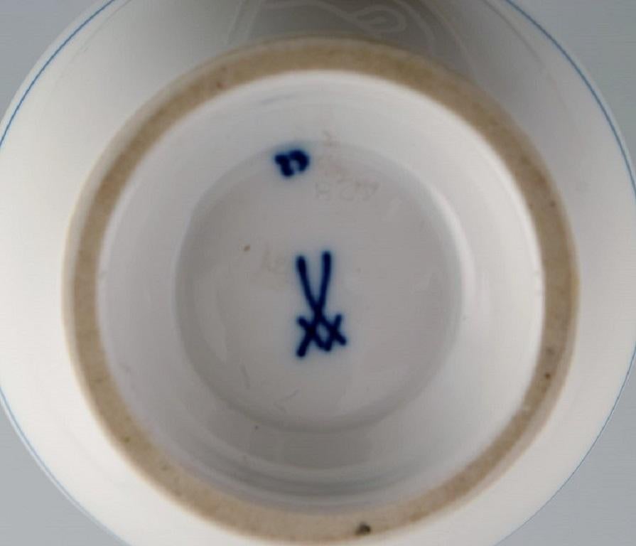Antike Meissener Zwiebelvase aus handbemaltem Porzellan, frhes 20. Jahrhundert im Angebot 1