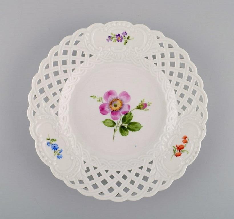 Antique Meissen Bowl and Three Porcelain Plates with Hand-Painted Flowers In Excellent Condition In Copenhagen, DK