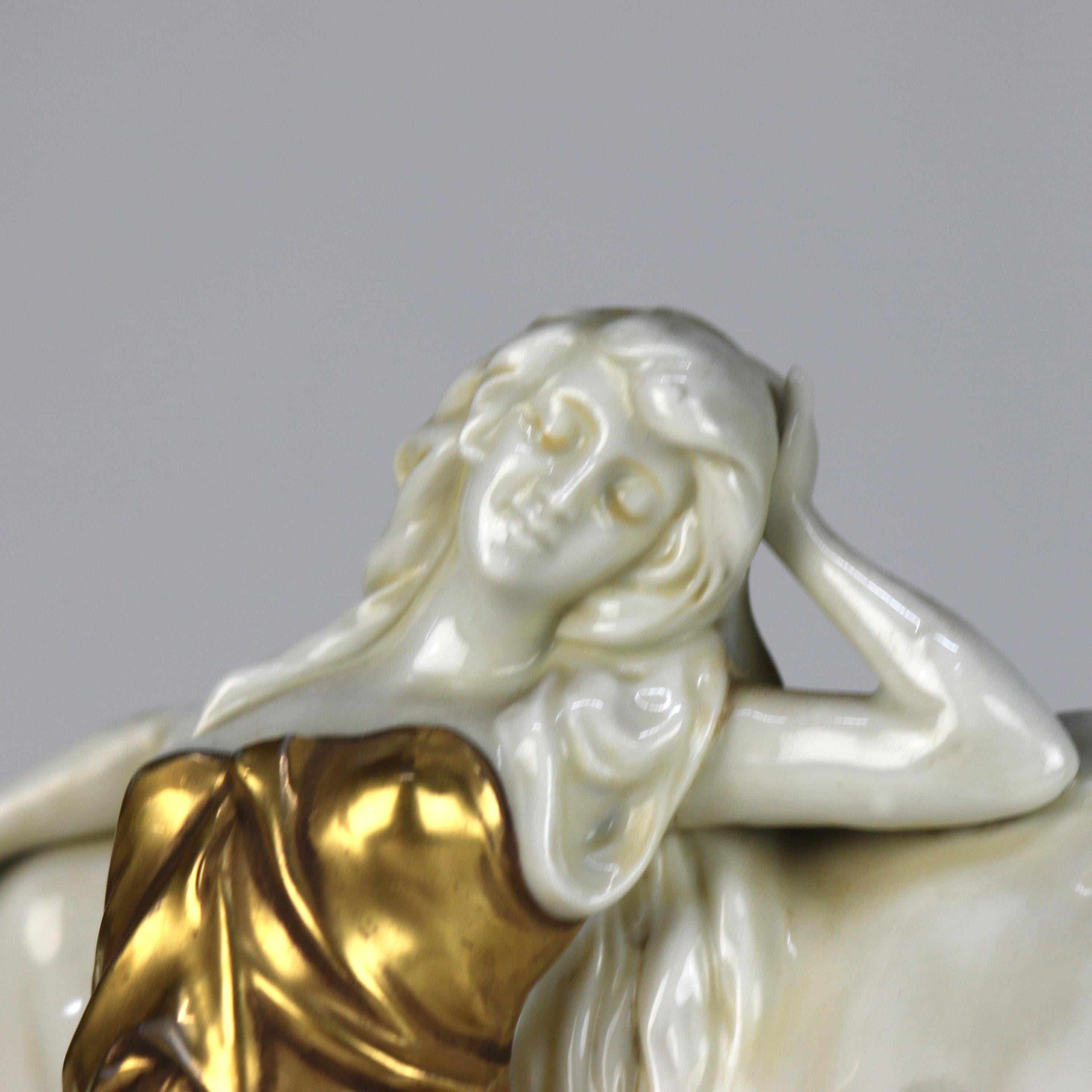 Figura antigua de Meissen Porcelain dorada de doncella y caballo C1890

Medidas: alto 8,75