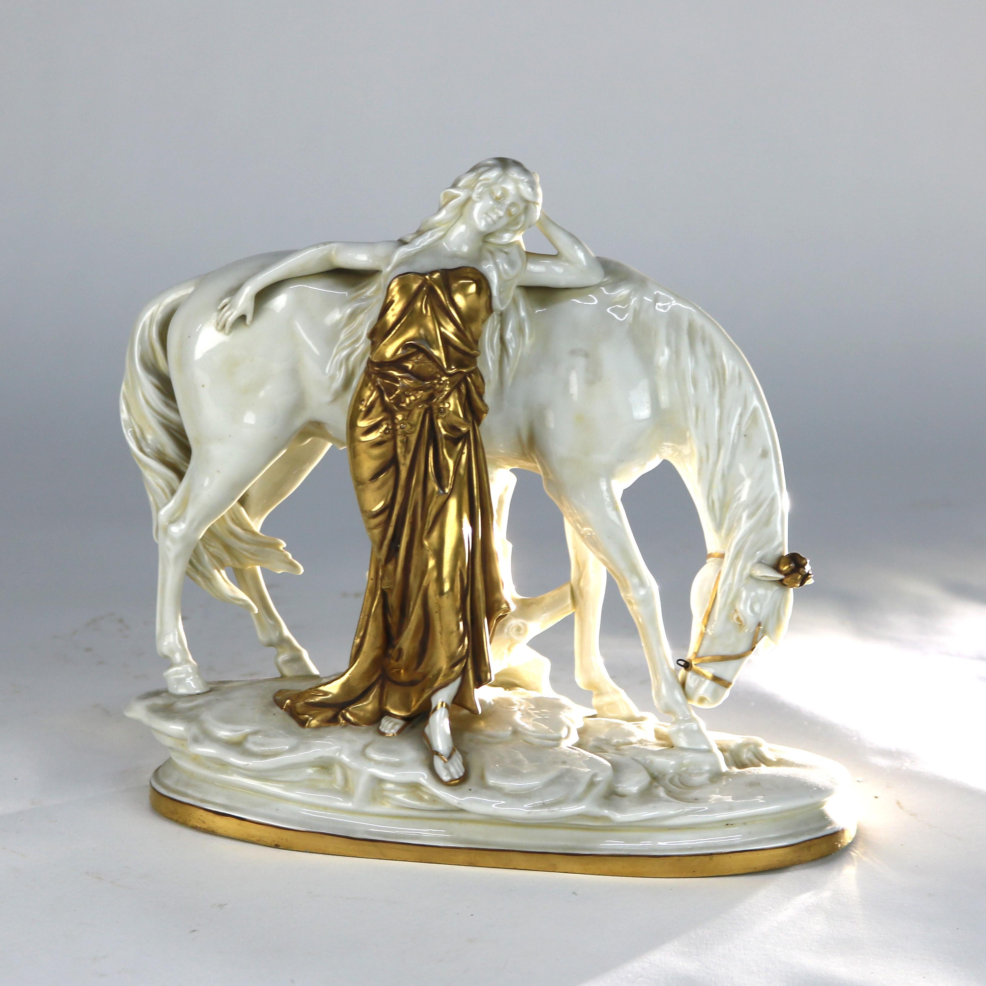 Figura antigua de Meissen Porcelain dorada de doncella y caballo C1890 en Bueno estado para la venta en Big Flats, NY