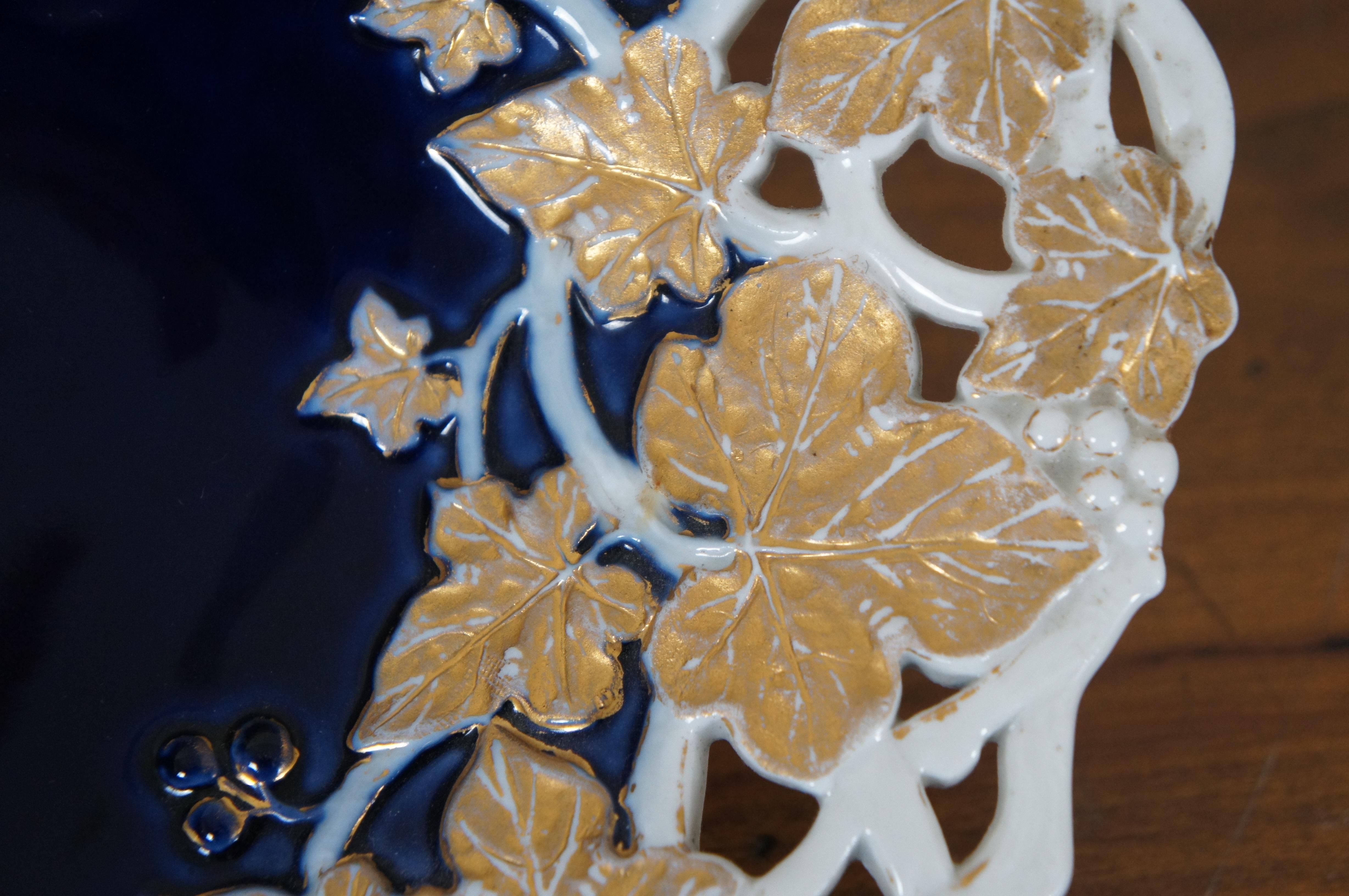 Antiker Meissener netzförmiger Tafelaufsatz mit kobaltvergoldeten Traubenblättern, 13