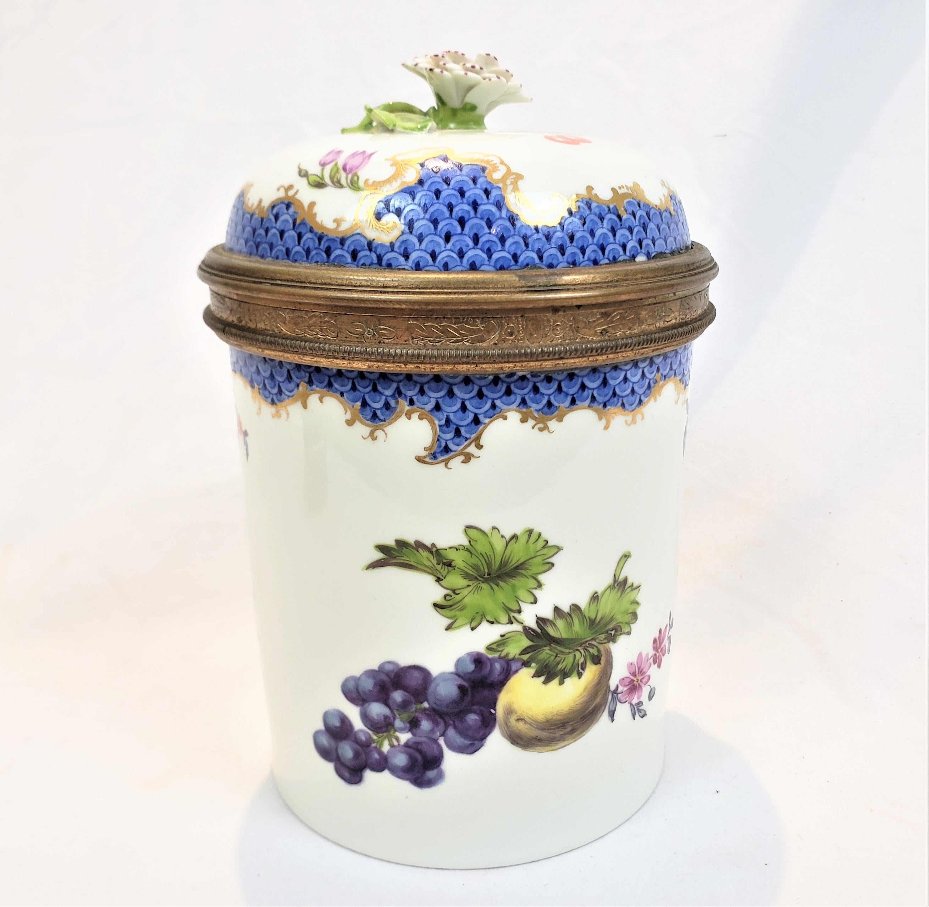 Antique Meissen Covered Pot or Jar with Flower Handle & Hand-Painted Fruits In Good Condition For Sale In Hamilton, Ontario