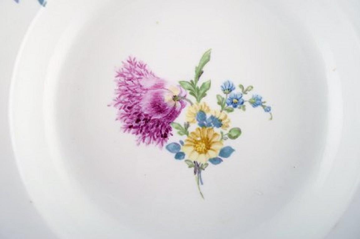 Antique Meissen deep plate in hand painted porcelain with floral decoration, 19th century.
Measures: 22.5 x 4.5 cm.
In very good condition.
Stamped.
1st factory quality.