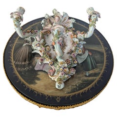 Antico candelabro da parete a tre bracci di Meissen con motivo floreale figurativo