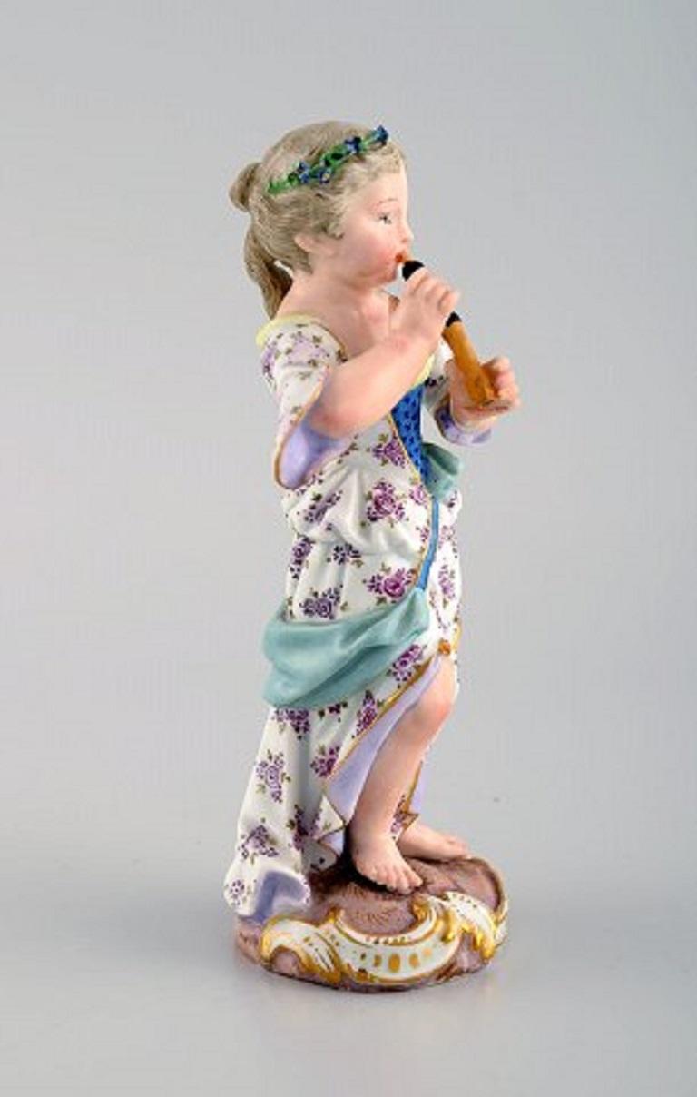 Meissen Figure in Hand Painted Porcelain, Girl Playing Flute, 19th Century In Excellent Condition In Copenhagen, DK