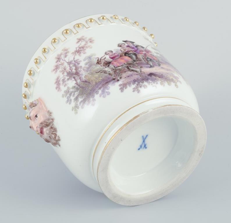 Antique pot à fleurs de Meissen en porcelaine. Avec des scènes de faune et de bucoliques. en vente 1