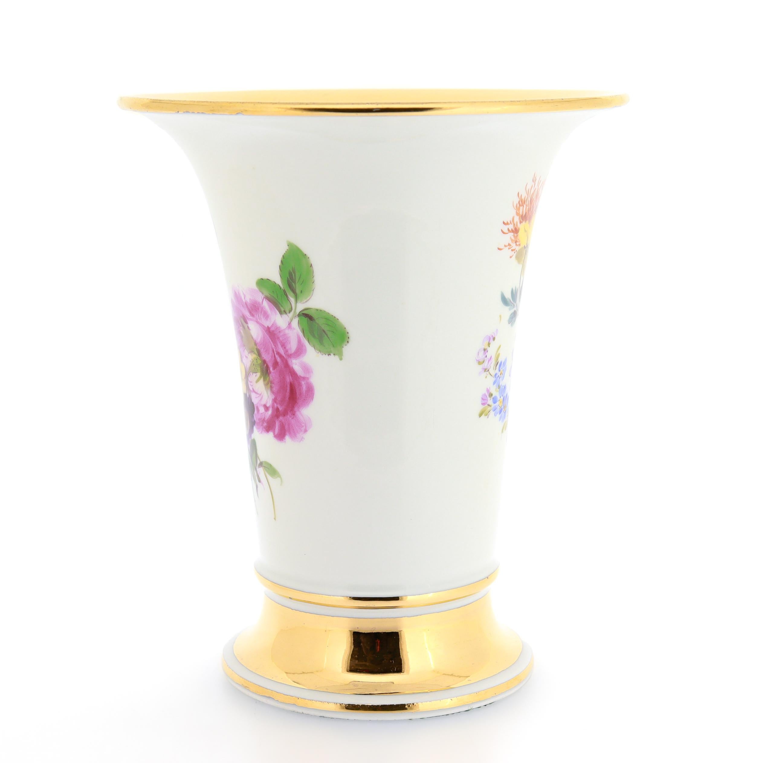 German Antique Meissen Gilt Porcelain Trumpet Form Floral Vase For Sale