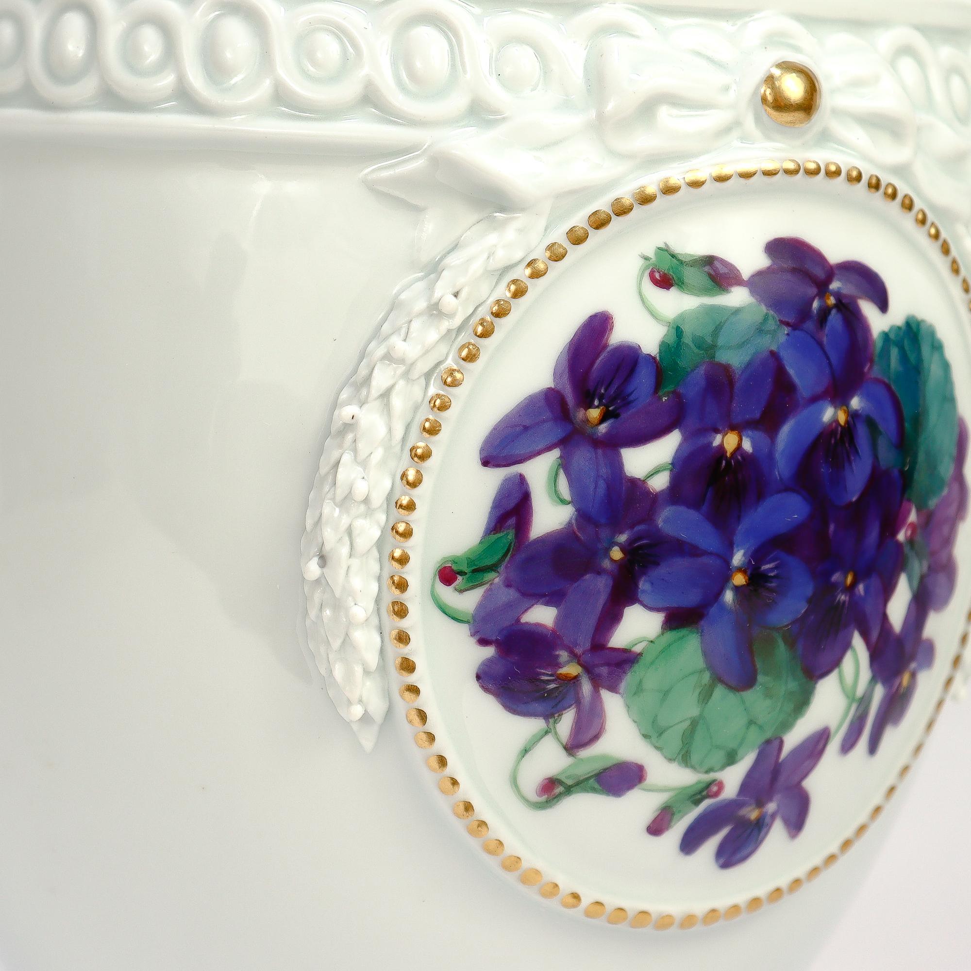 Antike Meissen Porcelain Jugendstil bedeckt Urne oder Vase mit Stiefmütterchen & Veilchen im Angebot 13