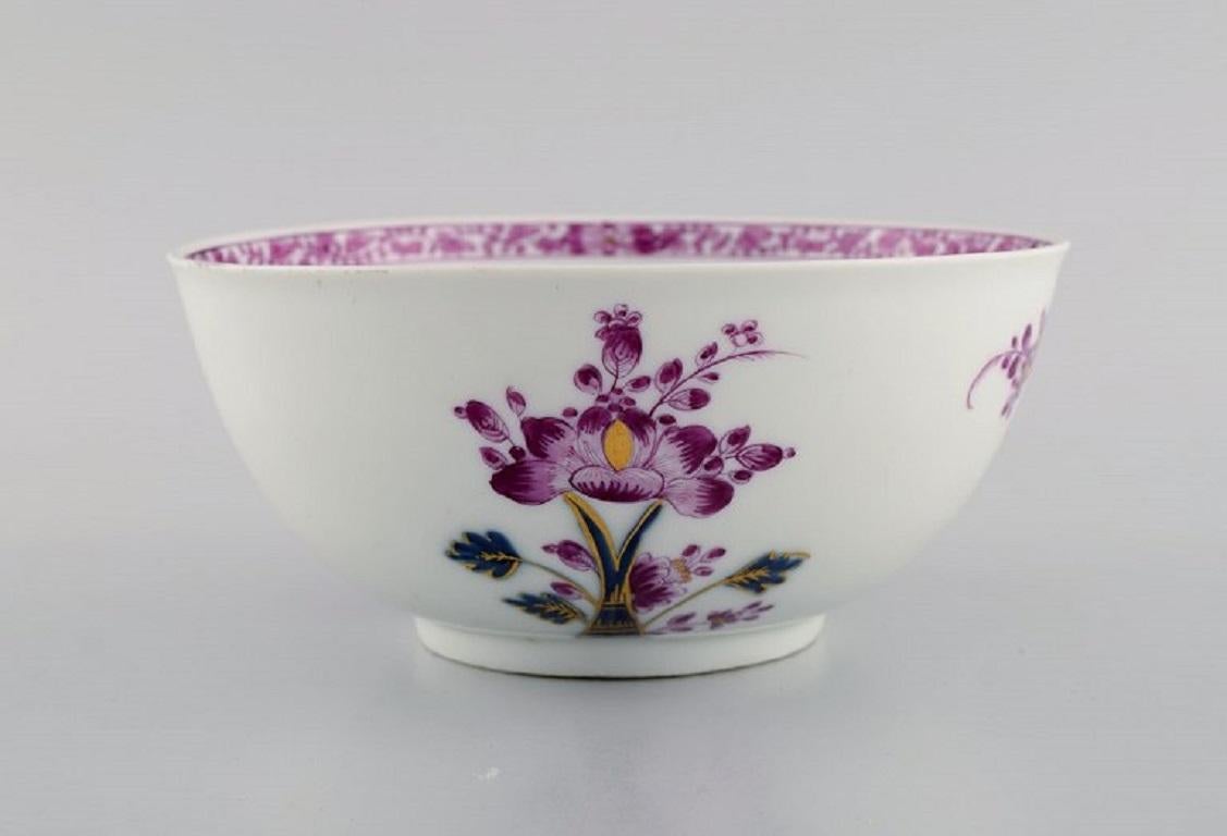 Antique Meissen large soup bowl in hand-painted porcelain. Purple flowers and gold decoration. Museum quality, approx. 1740.
Measures: 17.2 x 8 cm.
In excellent condition.
Stamped.
1st factory quality.