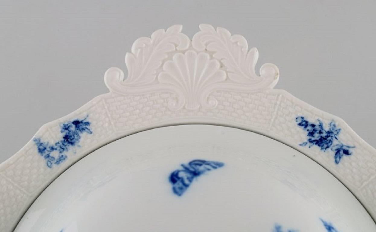 Soupière à couvercle Meissen antique avec poignées en porcelaine peinte à la main Excellent état - En vente à Copenhagen, DK