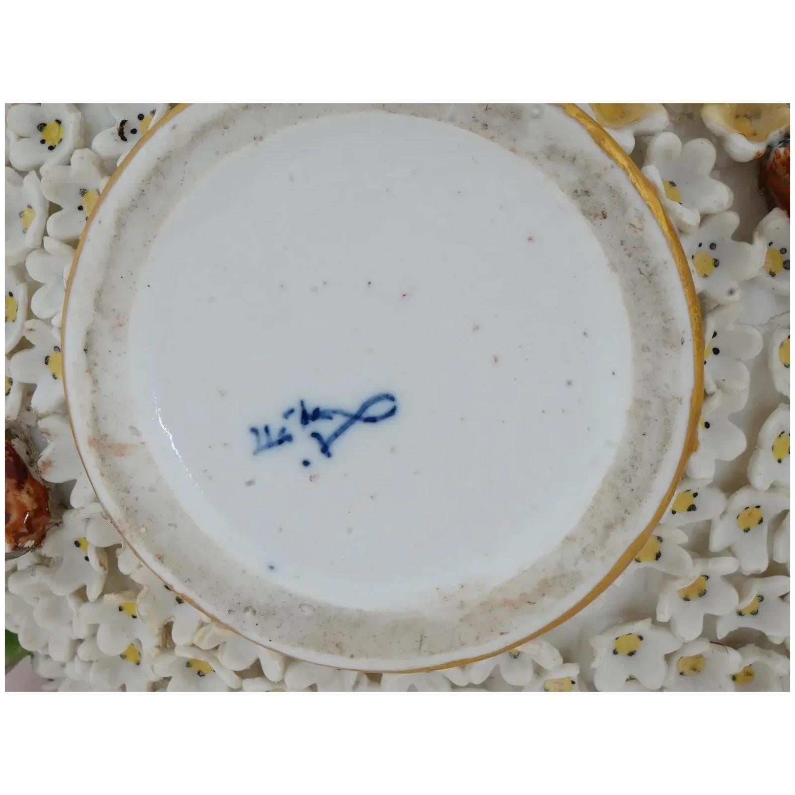 Porcellana Antica coppia di vasi in porcellana di Meissen Porcelain in vendita