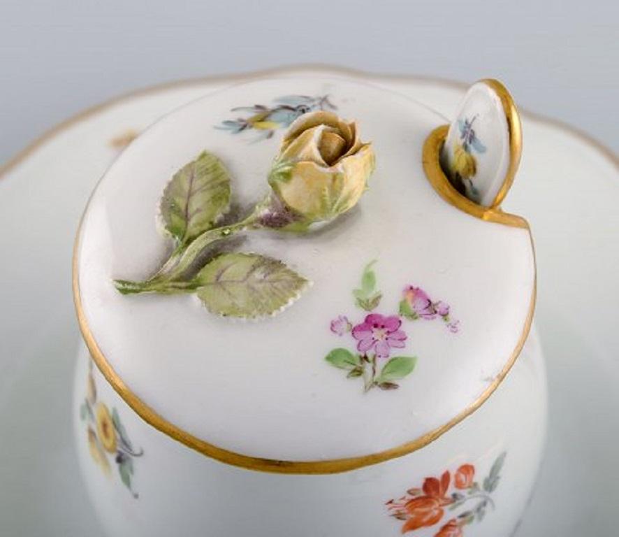 Antique Meissen Mustard Jar with a Spoon in Hand-Painted Porcelain with Flowers In Excellent Condition In Copenhagen, DK