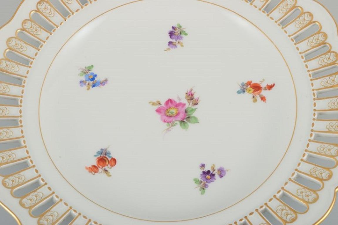 German Antique Meissen openwork plate in hand-painted porcelain with flowers.  For Sale