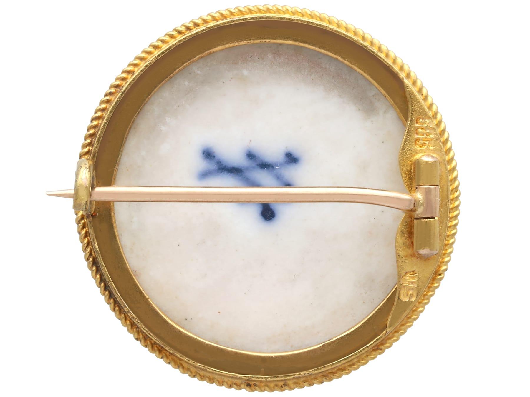 Antique Meissen Porcelain and 14k Yellow Gold Brooch Circa 1900 im Angebot 4