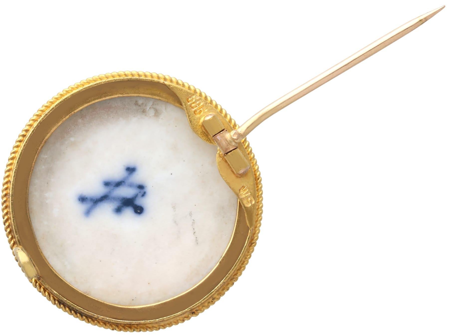 Antique Meissen Porcelain and 14k Yellow Gold Brooch Circa 1900 im Angebot 5