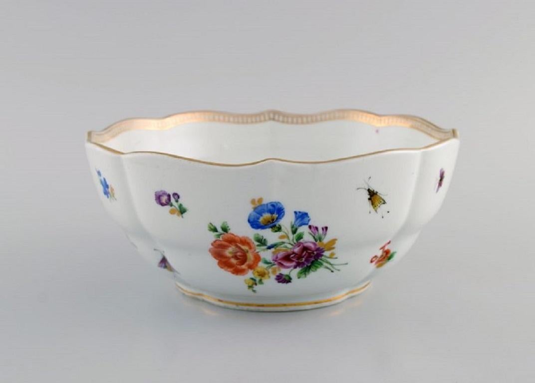 Antique Meissen porcelain bowl with hand-painted gold decoration, flowers and insects. 19th century.
Measures: 20 x 8.5 cm.
In excellent condition.
Stamped.