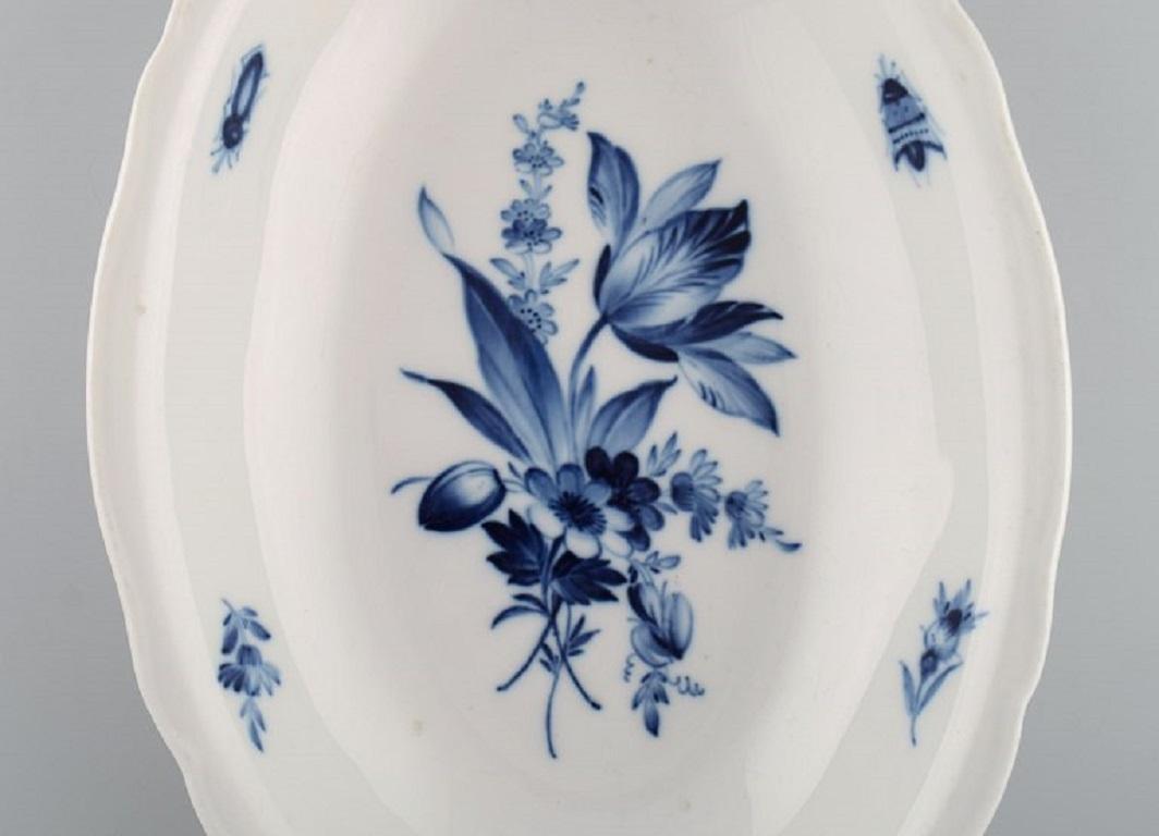 Allemand Bol ancien en porcelaine de Meissen avec fleurs et insectes peintes à la main en vente
