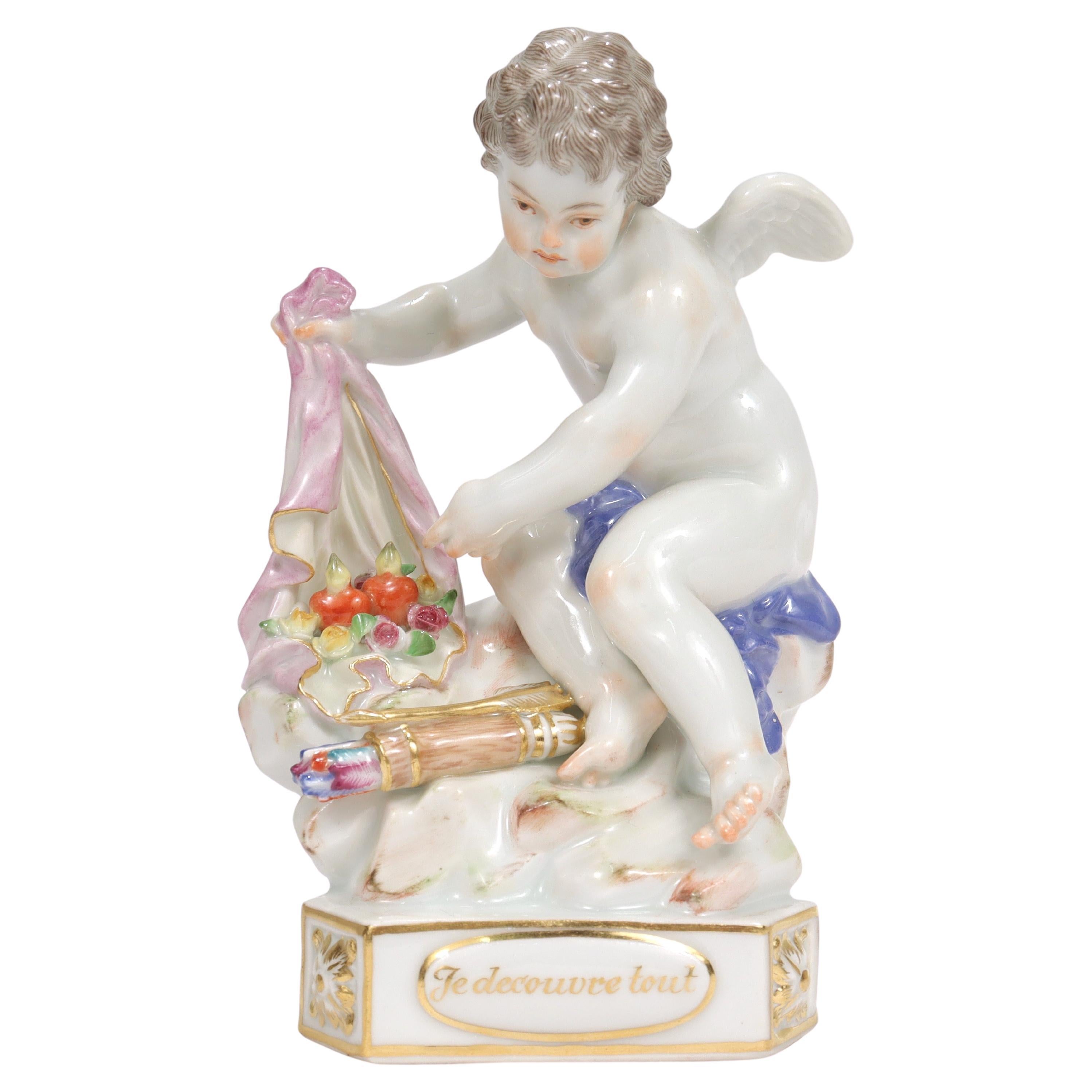 Ancienne figurine de chérubin en porcelaine de Meissen Motto « Je decouvre tout » Modèle F13 en vente