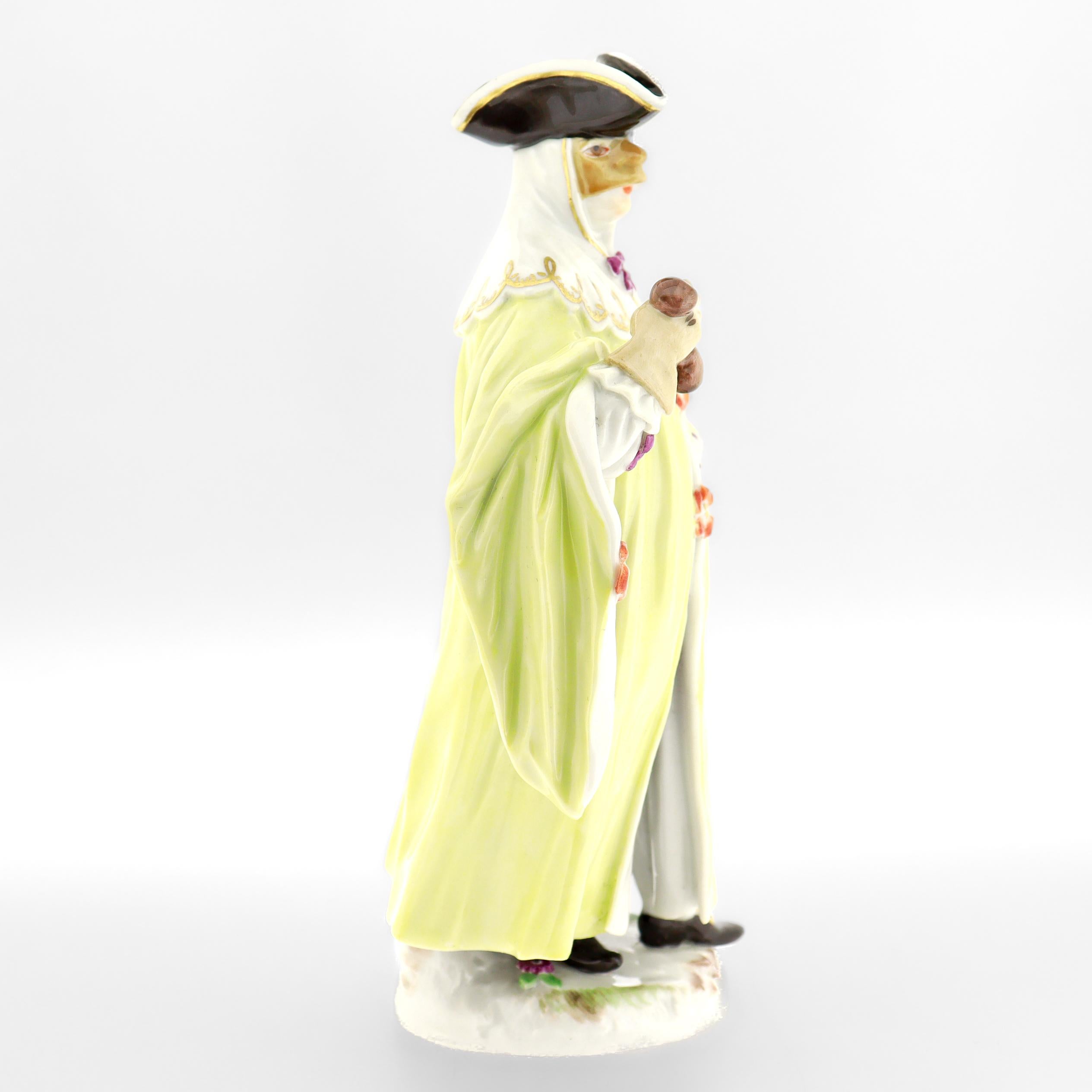 Antike Meissen Porcelain Commedia dell' Arte Figur Maskierter Advocato Nr. 64536 im Zustand „Gut“ im Angebot in Philadelphia, PA