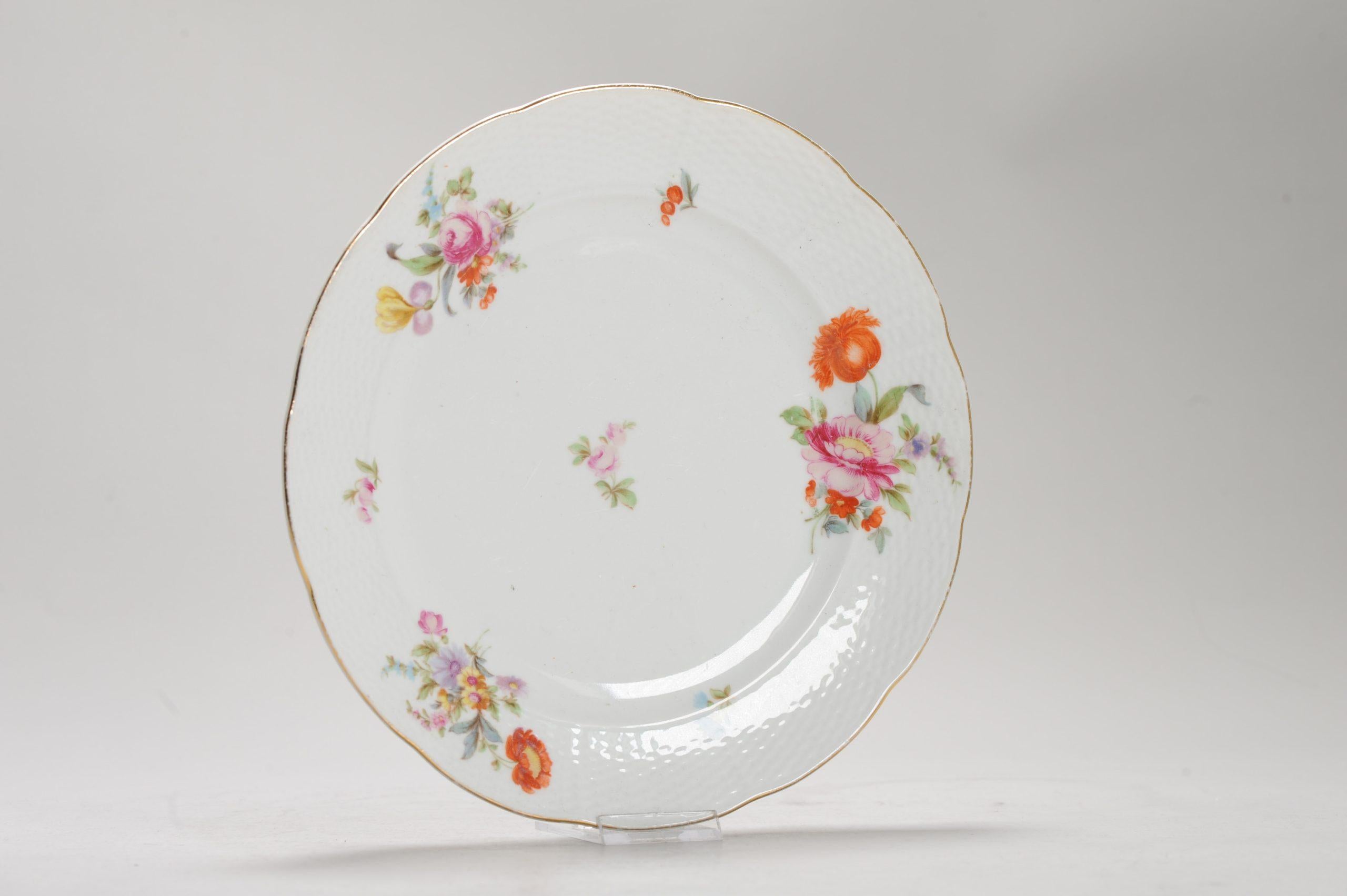 Very nice antique dishes.

Additional information:
Material: Porcelain & Pottery
Region of Origin: Europe
Period: 20th century
Decoration Type / Colour: Blue & White
Condition: Good
Dimensions: 23.5 cm