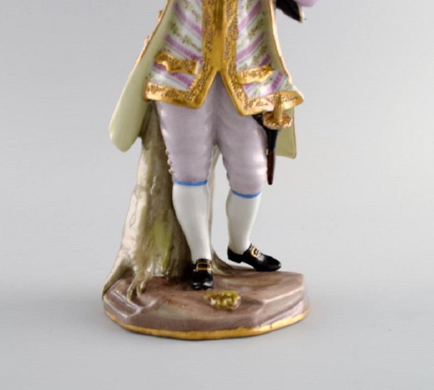 Figurine ancienne en porcelaine de Meissen, gentilhomme noble avec montre en or Excellent état - En vente à Copenhagen, DK