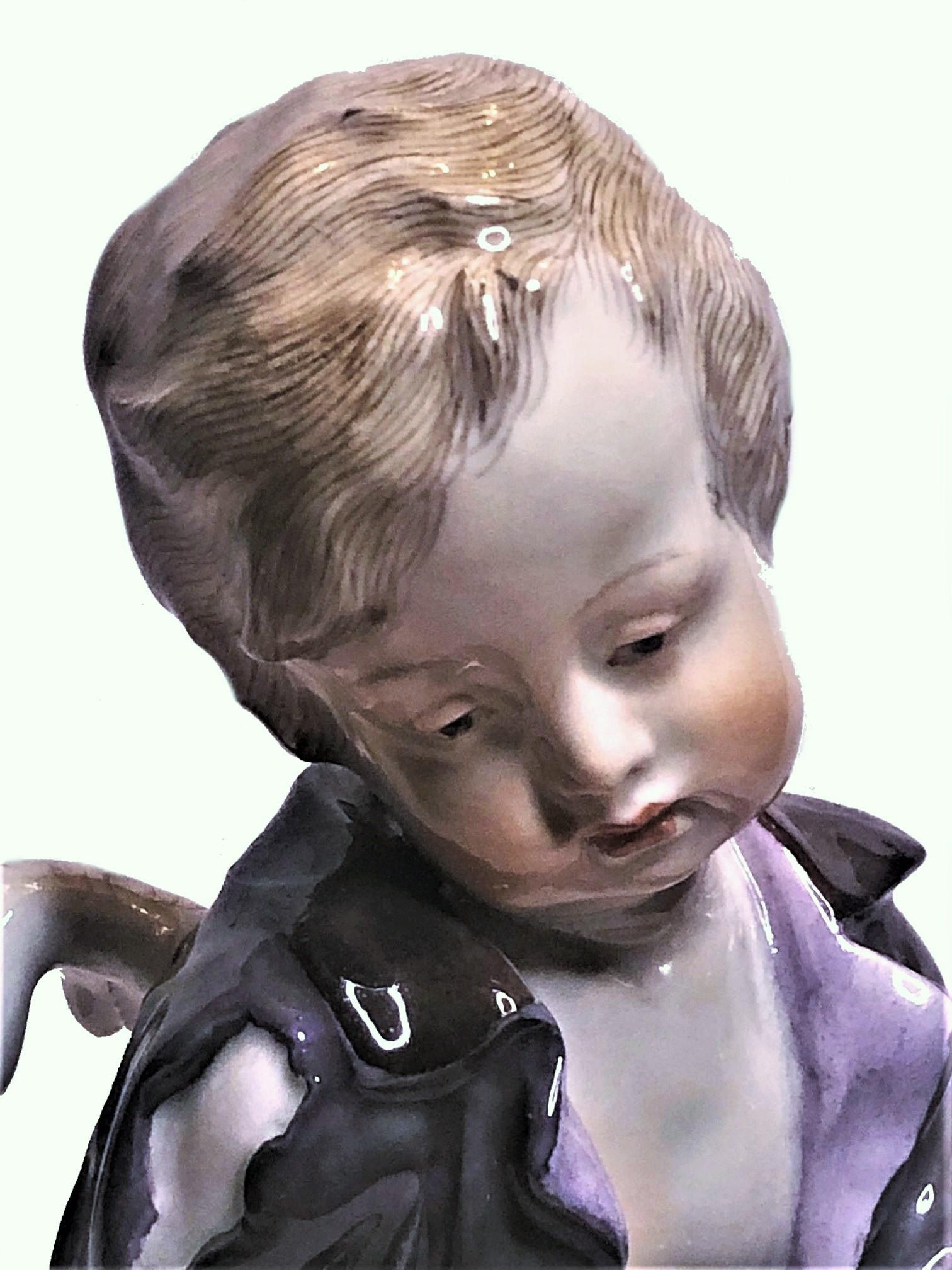 Ancienne figurine en porcelaine de Meissen représentant un chérubin en lamé sur cruches, années 1880 Bon état - En vente à New York, NY