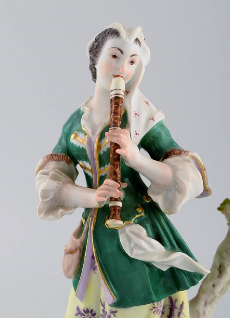 Hand-Painted Antique Meissen Porcelain Figurine, Woman Playing the Flute, Late 19th Century For Sale