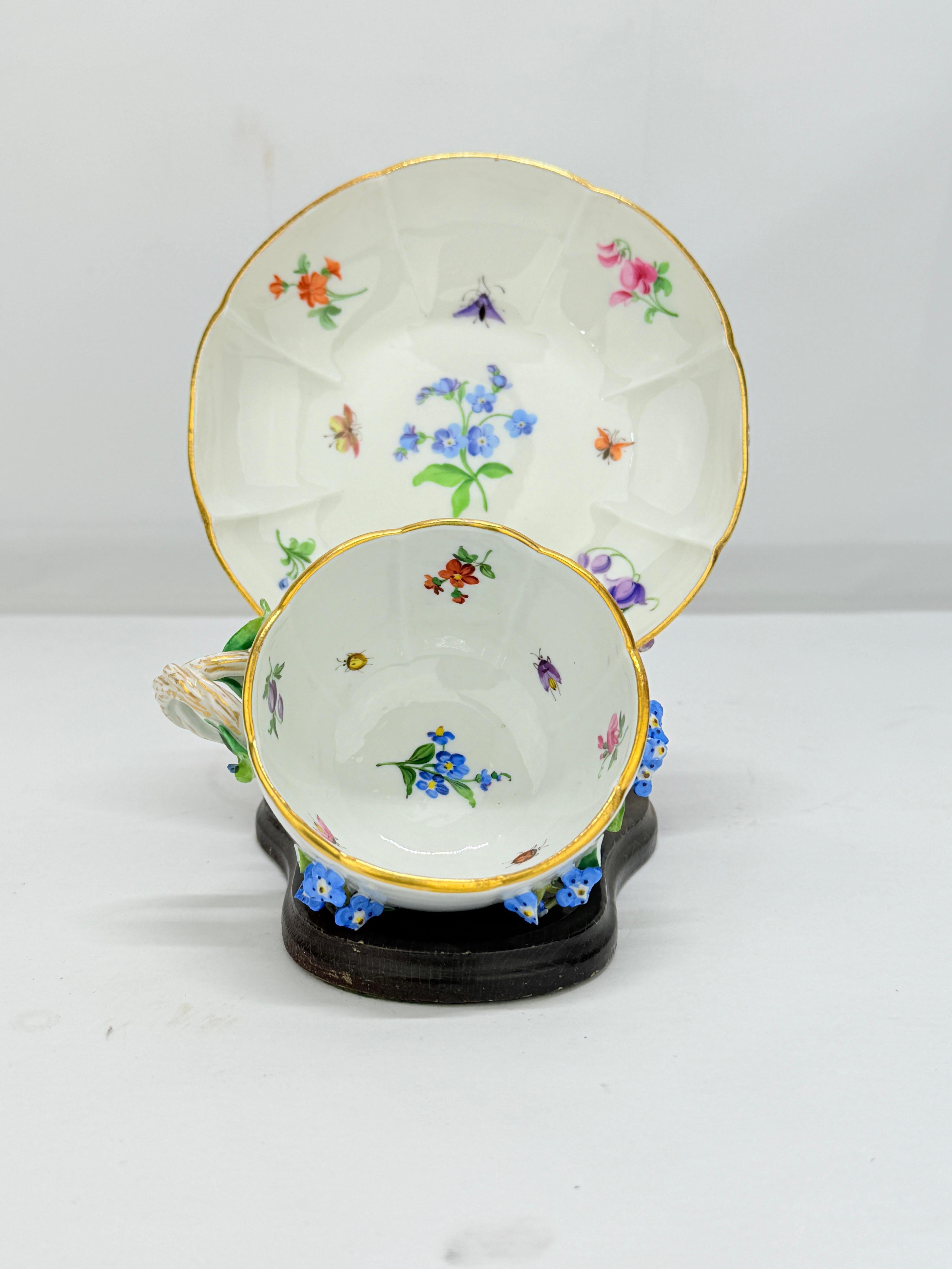 Antique Meissen Porcelain Floral Encrusted Tea Cup & Saucer In Good Condition For Sale In Atlanta, GA