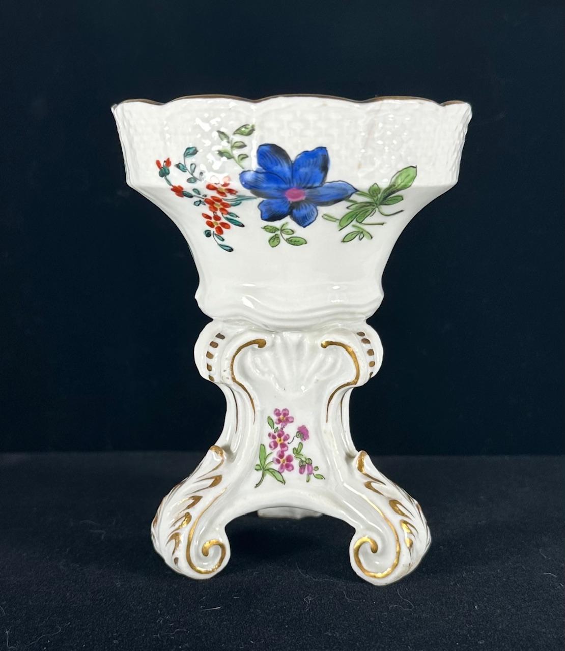 Hand-Painted Antique Meissen Porcelain Footed Salt Cellar ca. 1735 Hand Painted For Sale