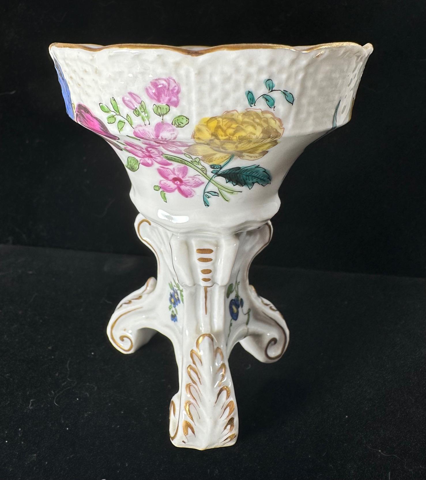 Antique Meissen Porcelain Footed Salt Cellar ca. 1735 Hand Painted In Good Condition For Sale In Vero Beach, FL