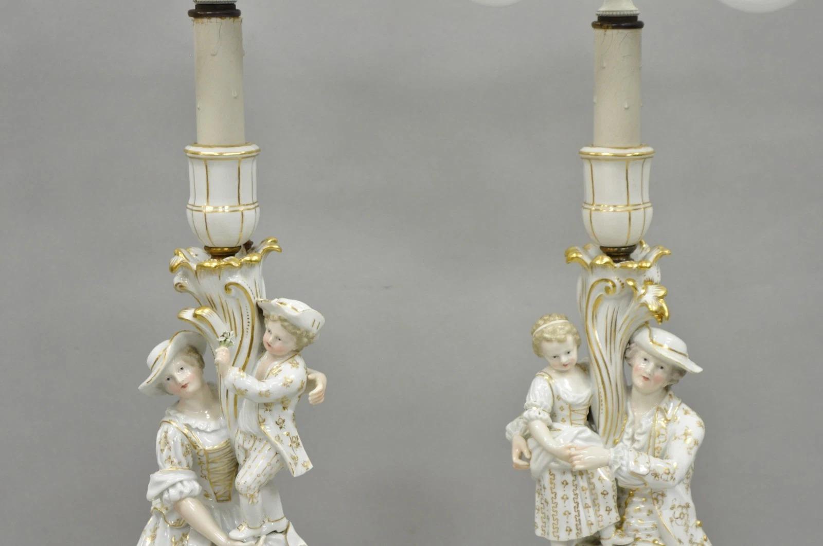Antique Meissen Porcelain German Figural Lighted Candlestick Table Lamps - Pair en vente 4