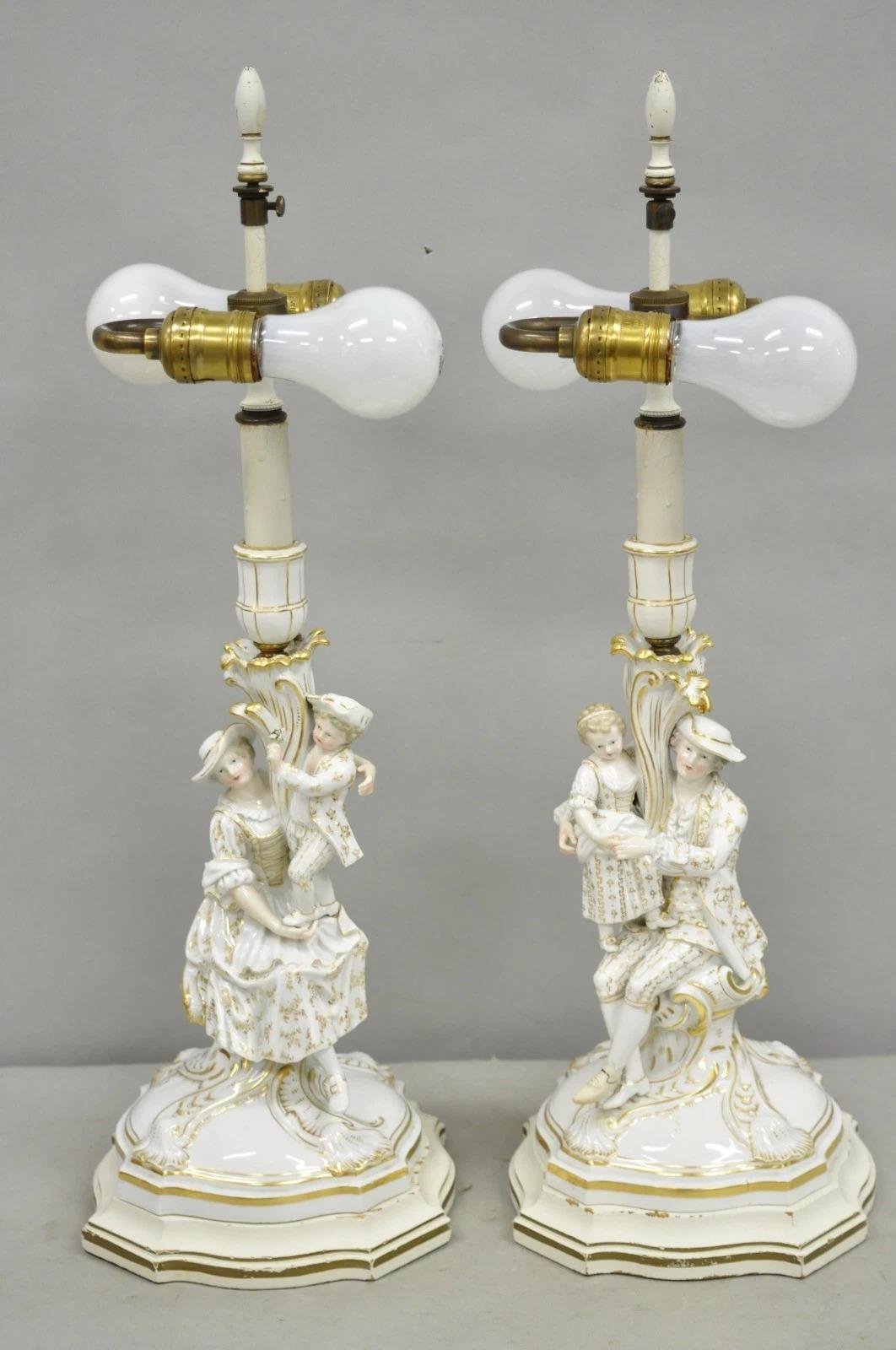 Antique Meissen Porcelain German Figural Lighted Candlestick Table Lamps - Pair en vente 6