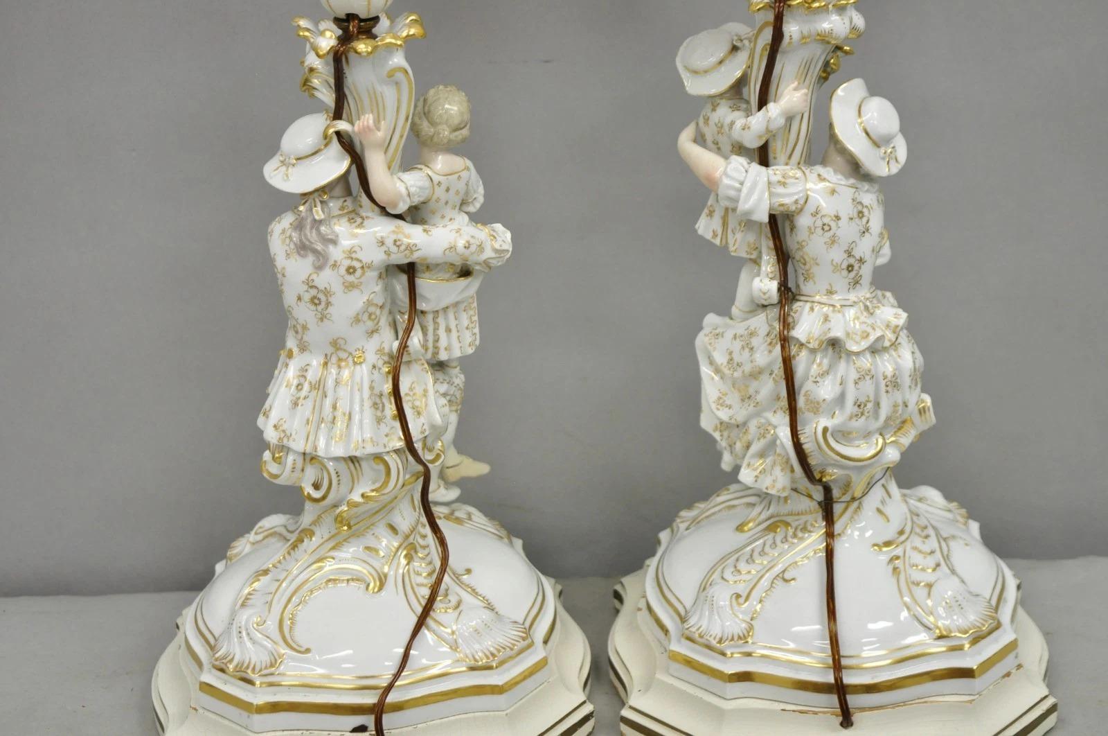 Antique Meissen Porcelain German Figural Lighted Candlestick Table Lamps - Pair en vente 7