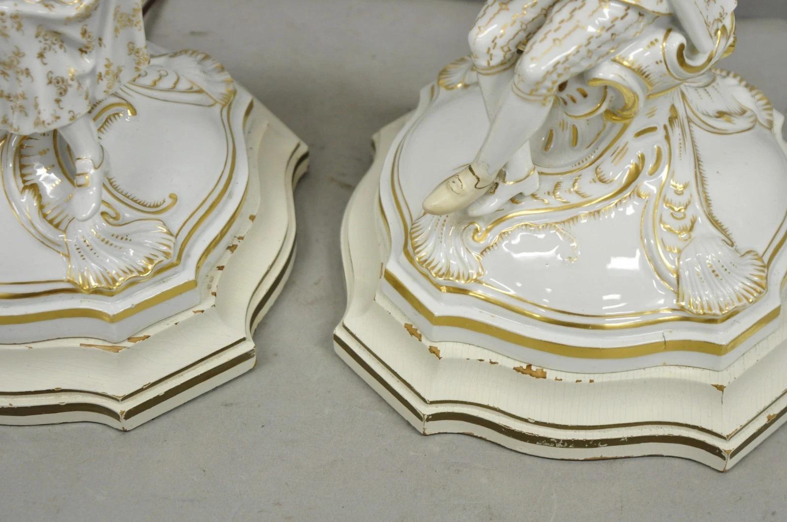 Antique Meissen Porcelain German Figural Lighted Candlestick Table Lamps - Pair en vente 1