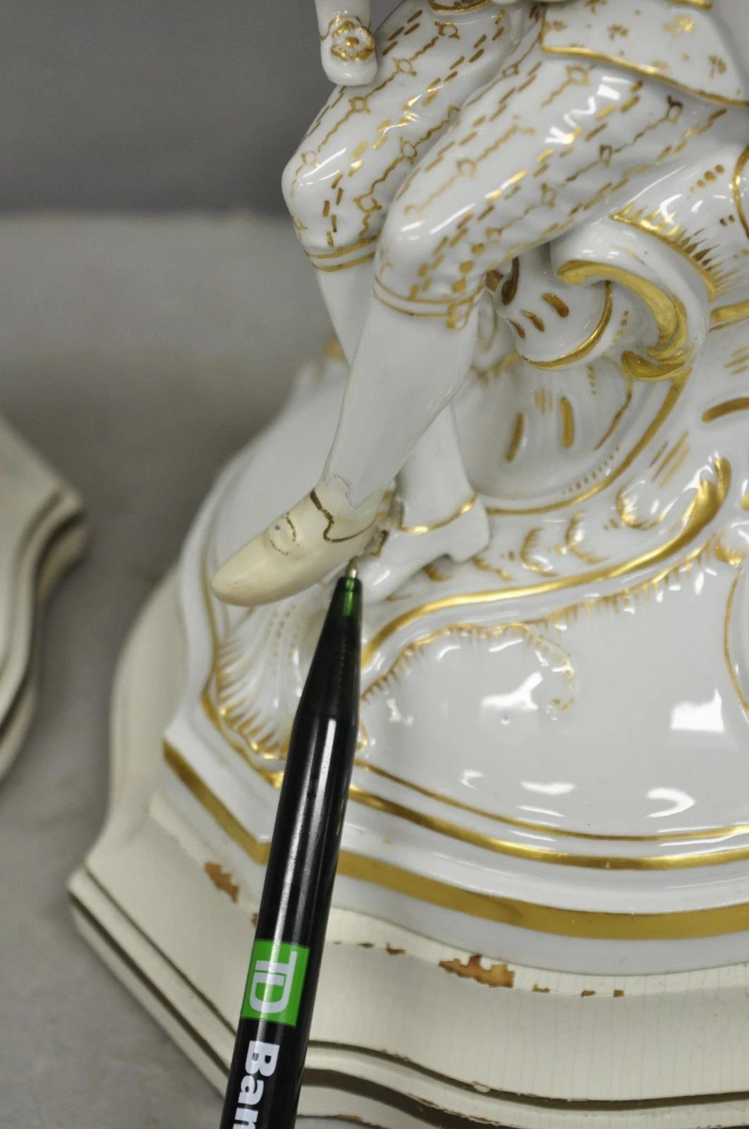 Antique Meissen Porcelain German Figural Lighted Candlestick Table Lamps - Pair en vente 2