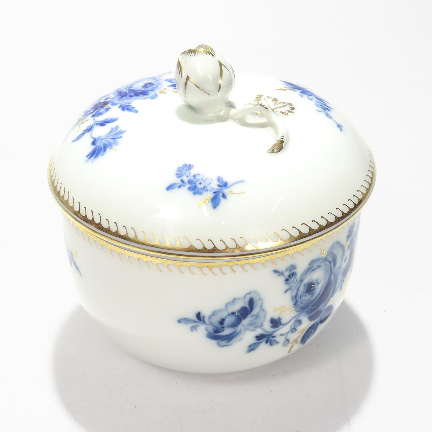 Antiguo Azucarero de Porcelana de Meissen con Cubierta Dorada y Decoración Floral en Bueno estado para la venta en Philadelphia, PA