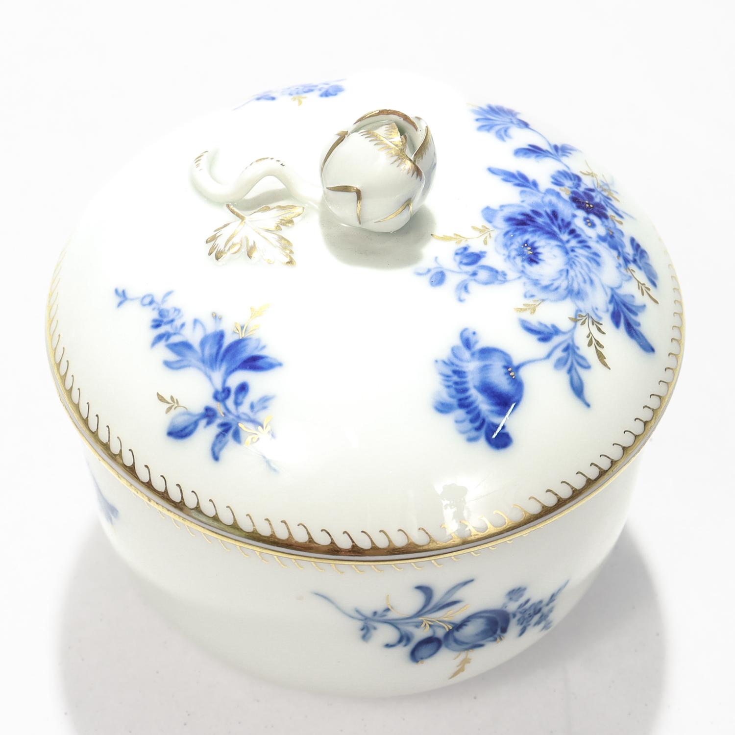Antiguo Azucarero de Porcelana de Meissen con Cubierta Dorada y Decoración Floral siglo XX en venta