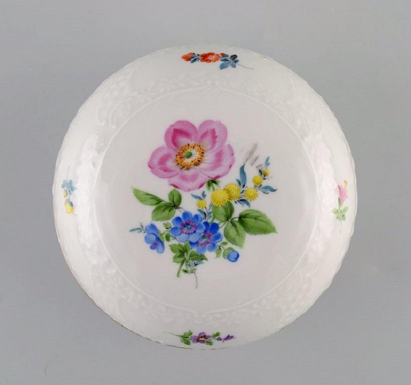 Antique Meissen Porcelain lidded bowl with hand-painted flowers and gold edge. 1920s / 30s.
Measures: 12.5 x 8 cm.
In excellent condition.
Stamped.
1st factory quality.