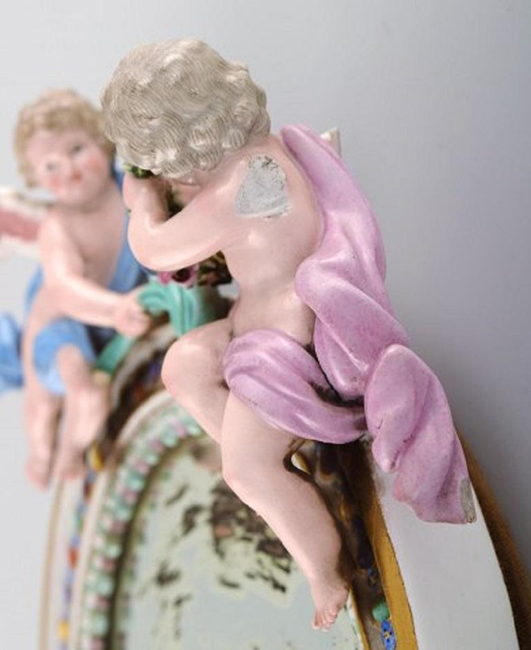 Antique Meissen Porcelain Mirror with Original Glass, Decorated with Putti In Good Condition For Sale In Copenhagen, DK