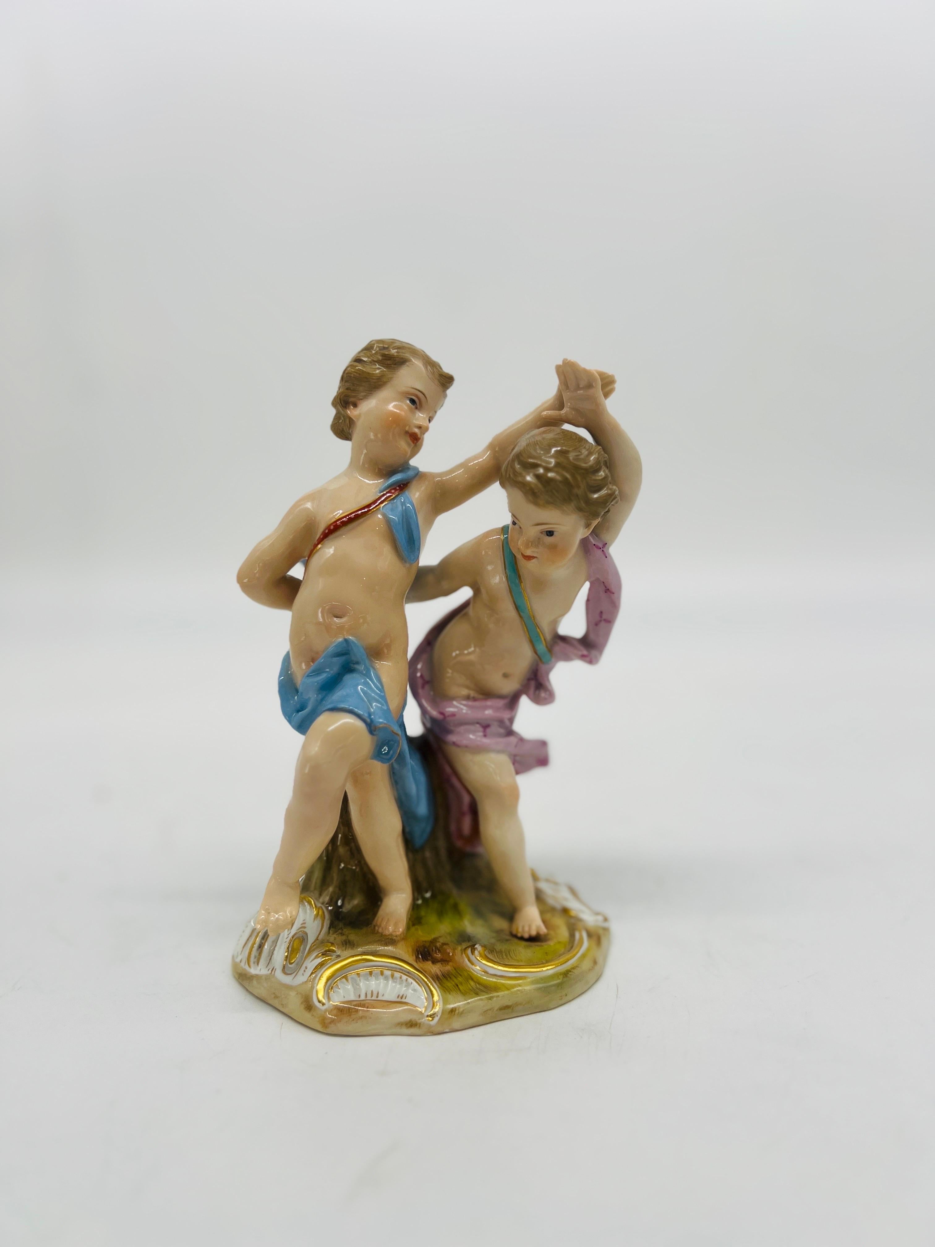 Allemand Antiquity Meissen Porcelain Model of 2 Dancing Figures Circa 1815 en vente