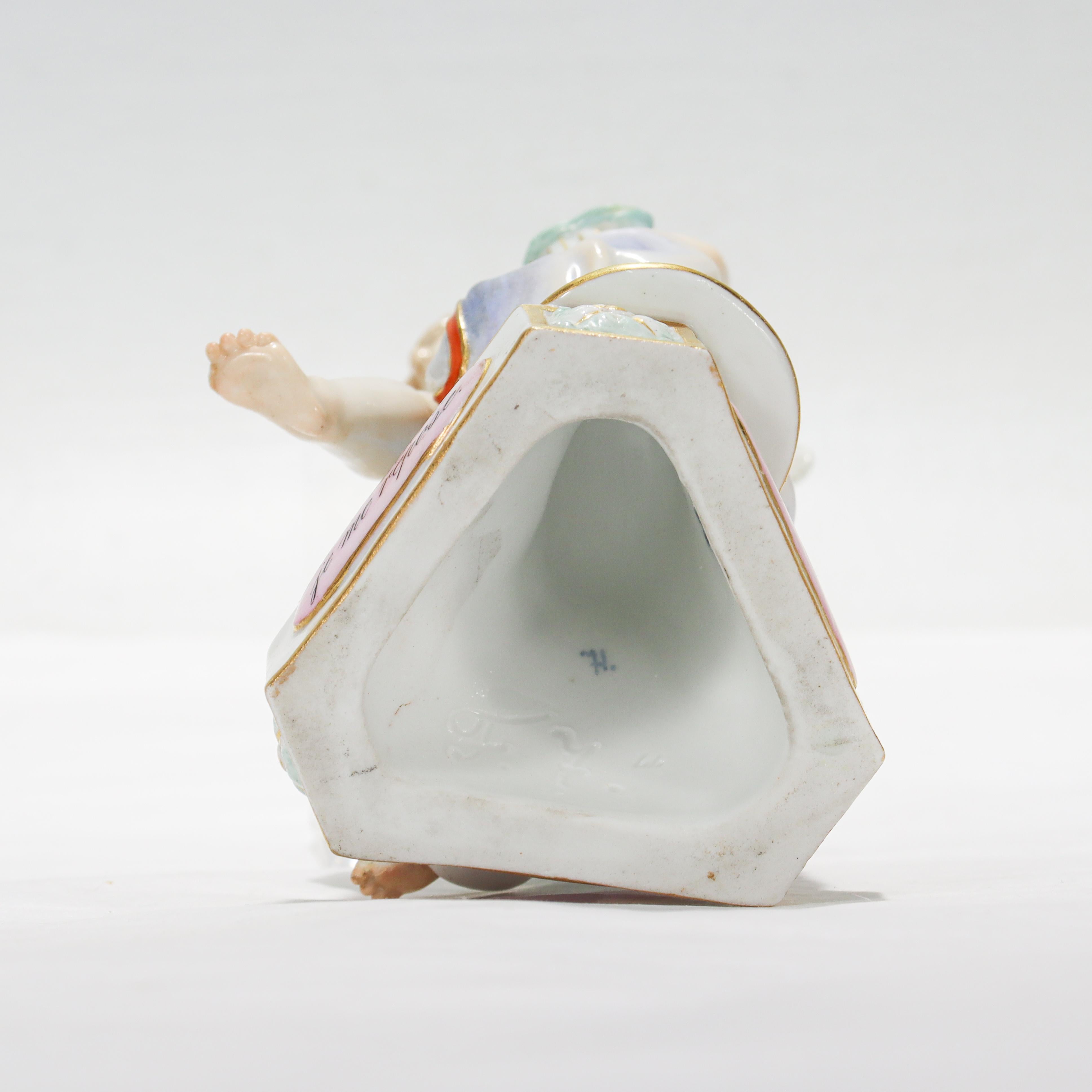 Antiguo Meissen Porcelain Lema Niño / Cupido Figurilla de Sueño o Descanso Modelo F7 en venta 3