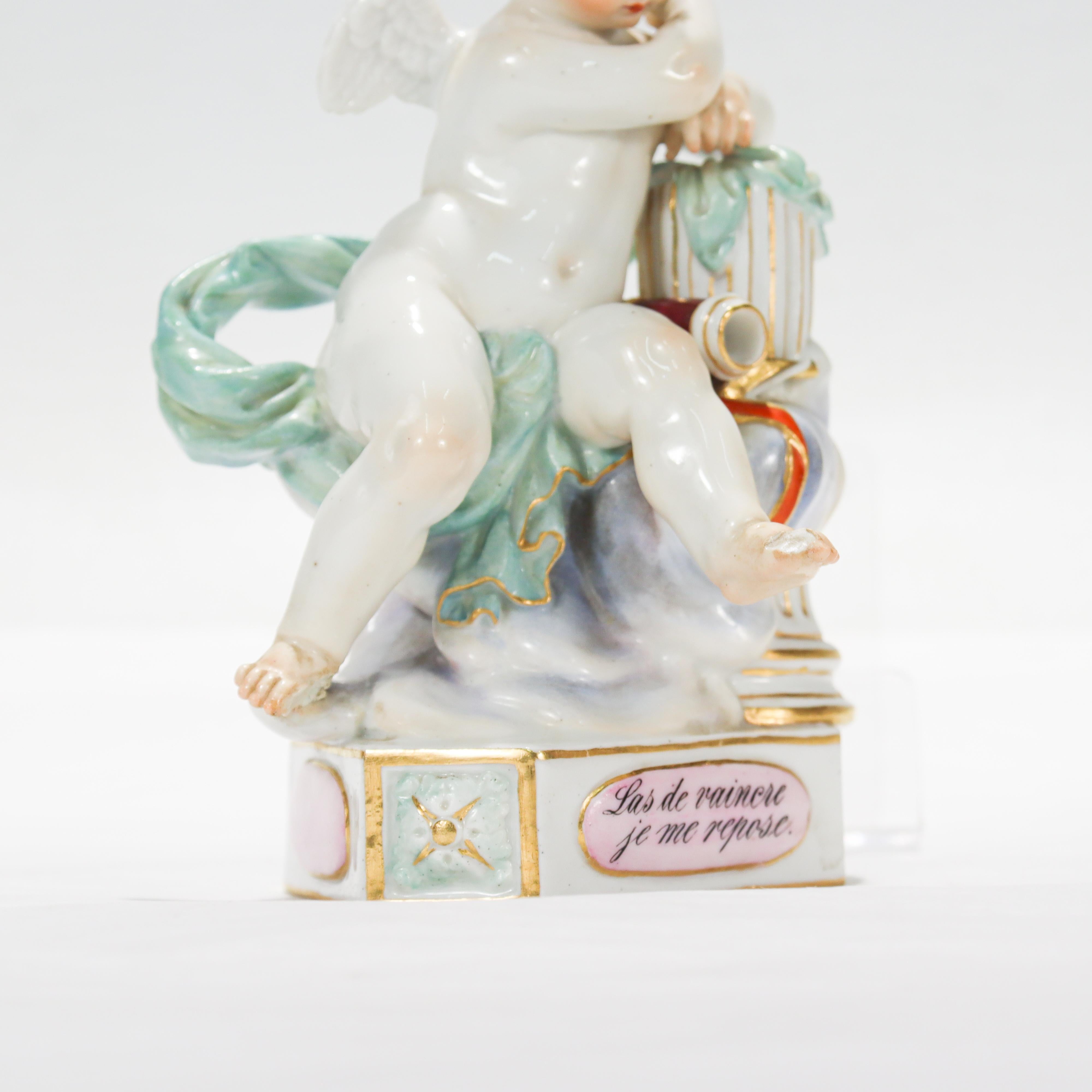 Antiguo Meissen Porcelain Lema Niño / Cupido Figurilla de Sueño o Descanso Modelo F7 en venta 4