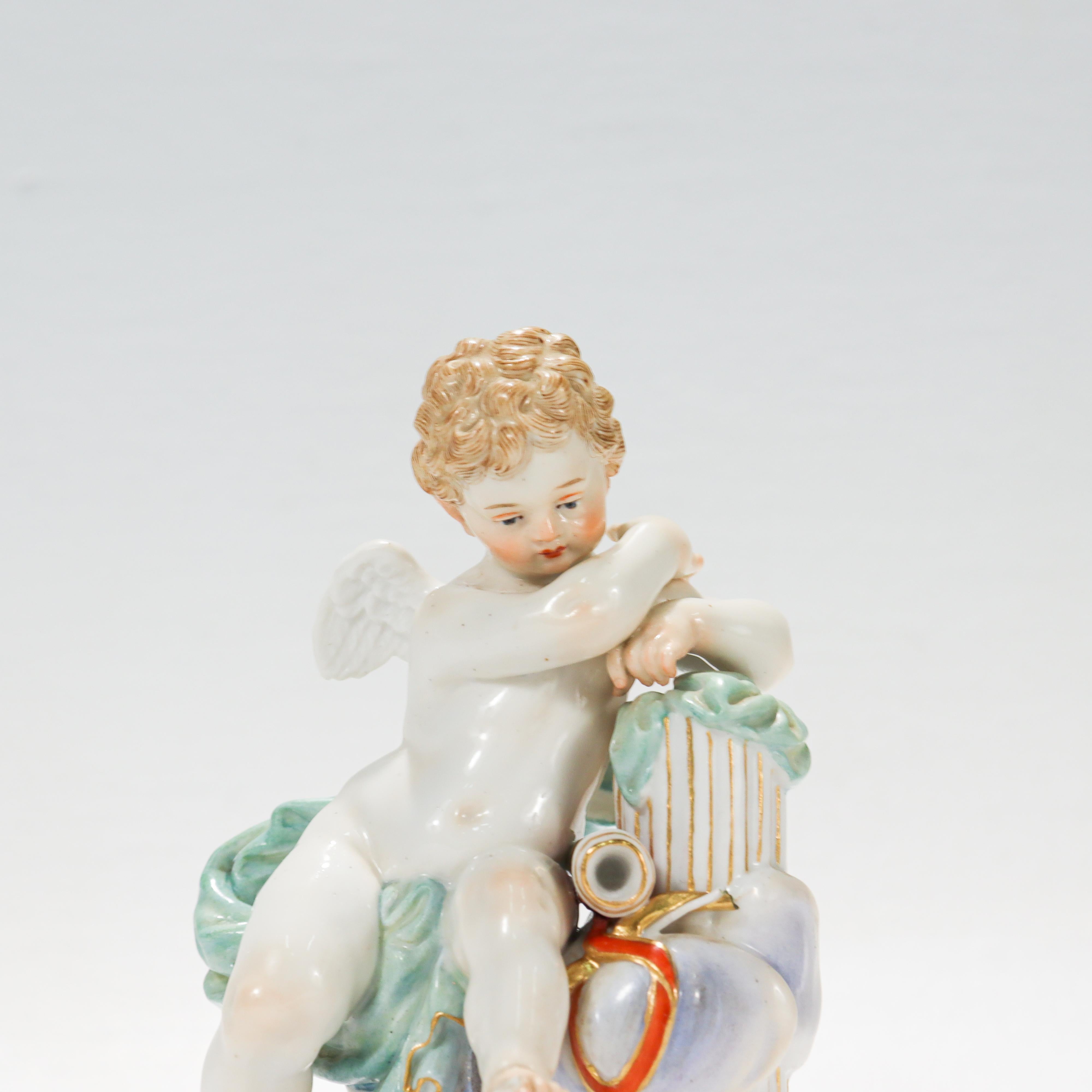 Antiguo Meissen Porcelain Lema Niño / Cupido Figurilla de Sueño o Descanso Modelo F7 Porcelana en venta