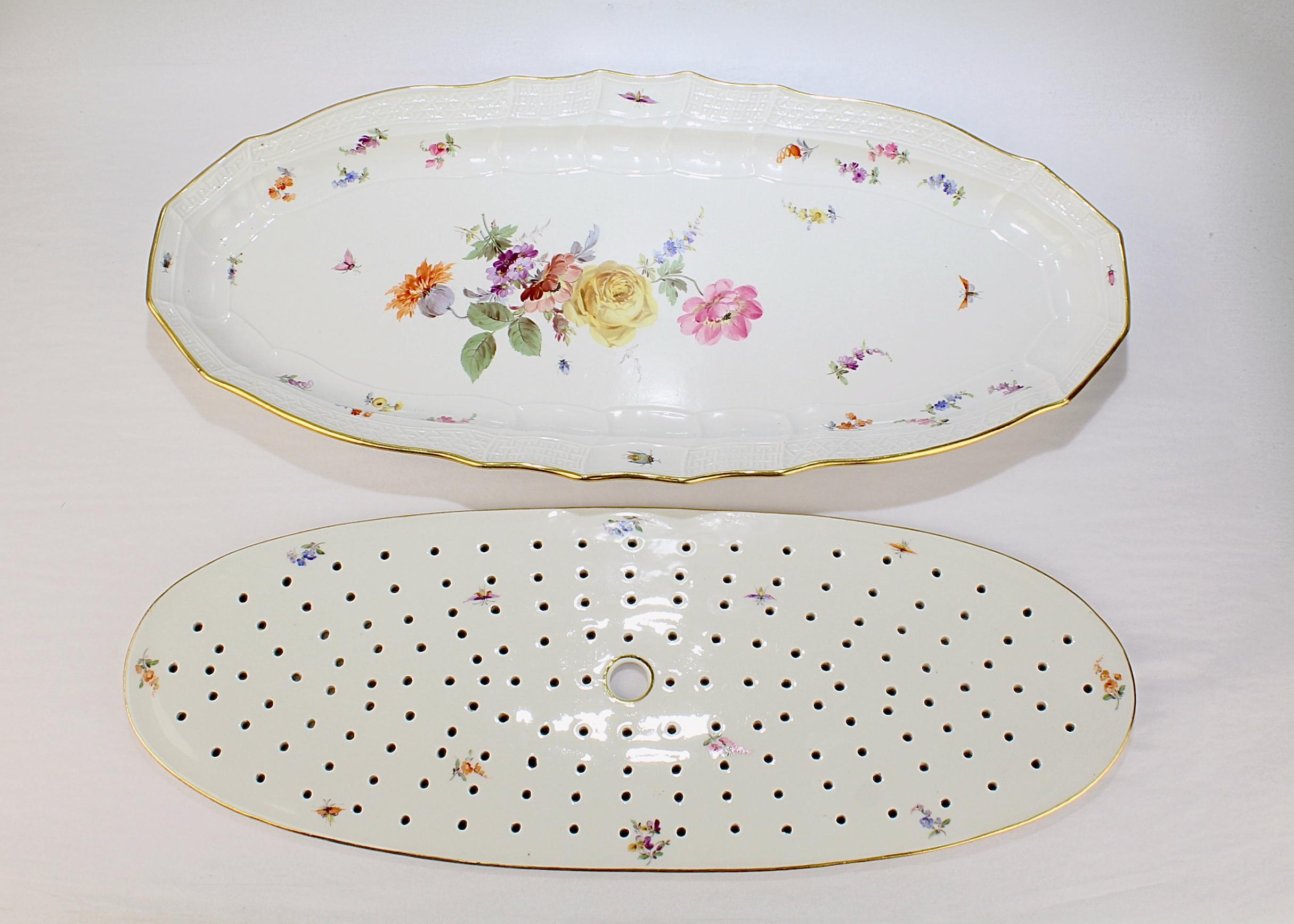 A fine Meissen porcelain fish tray with its rare strainer.

By the Meissen Porcelain Manufactory. 

In the Neu Brandenstein Relief pattern. 

Originally designed by Johann Joachim Kandler & Johann Aberlein in 1741 on the commission of