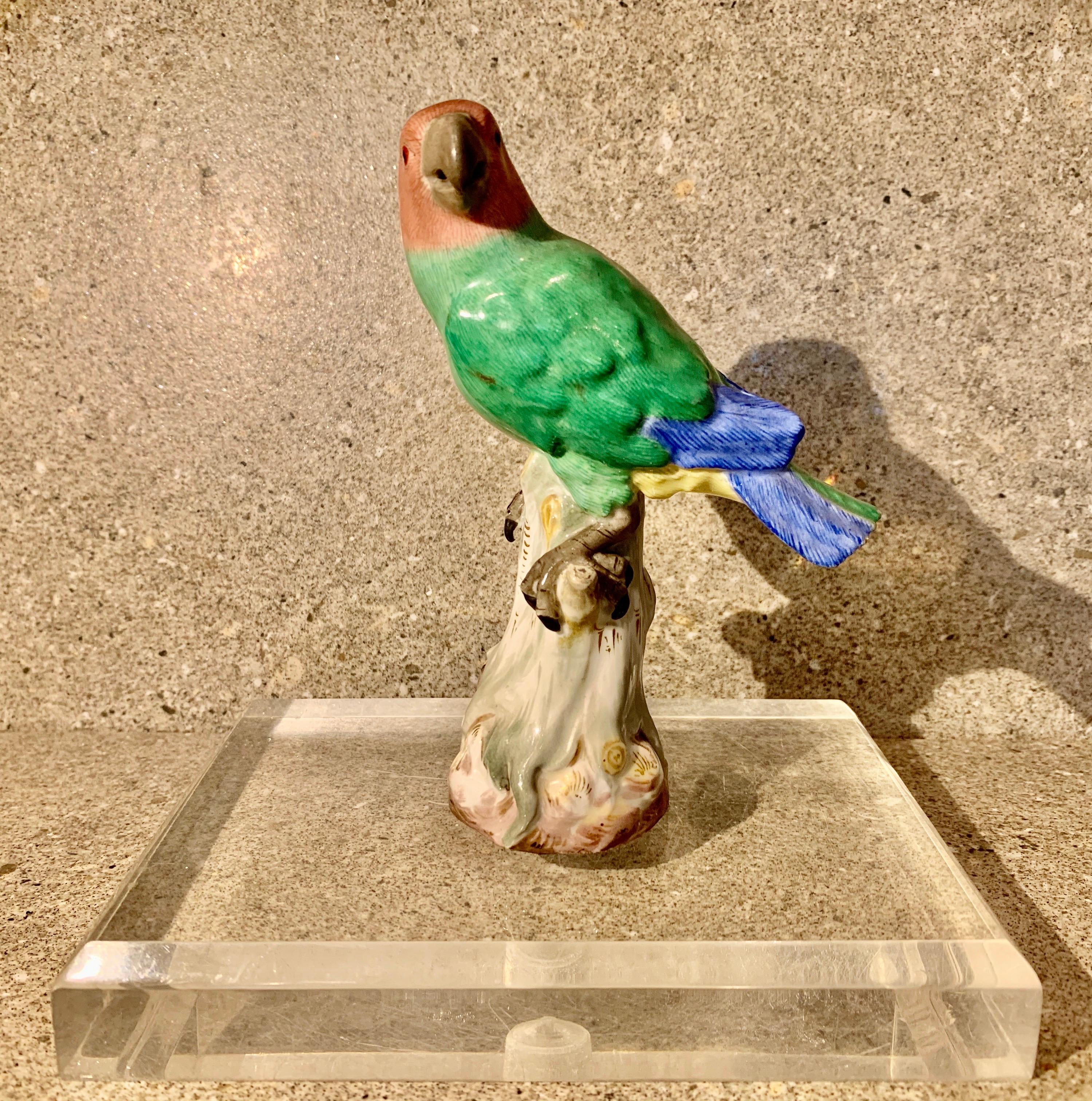 Porcelaine Ancienne figurine d'oiseau perroquet en porcelaine de Meissen