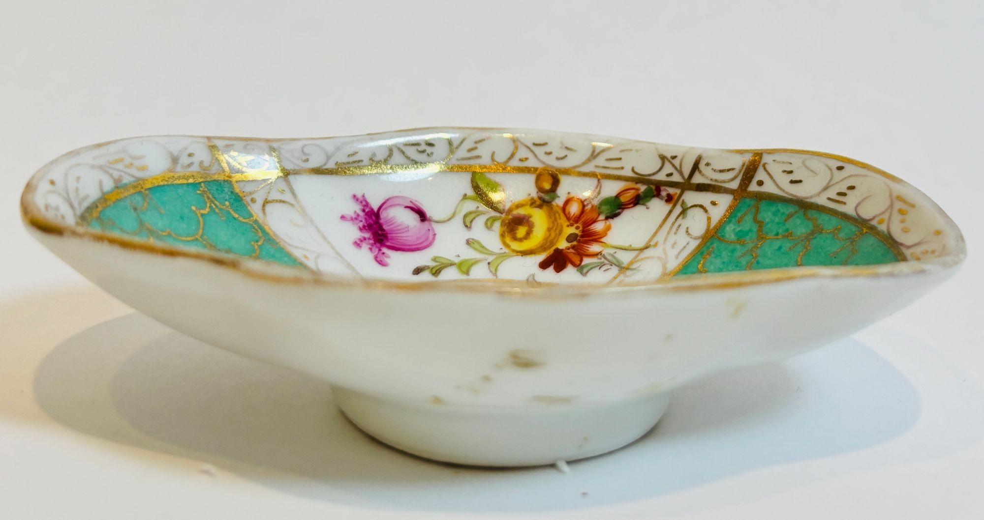 Antiguo Plato de Porcelana de Meissen Miniatura Cuatrifoliar Pintado a Mano Años 20 Barroco en venta