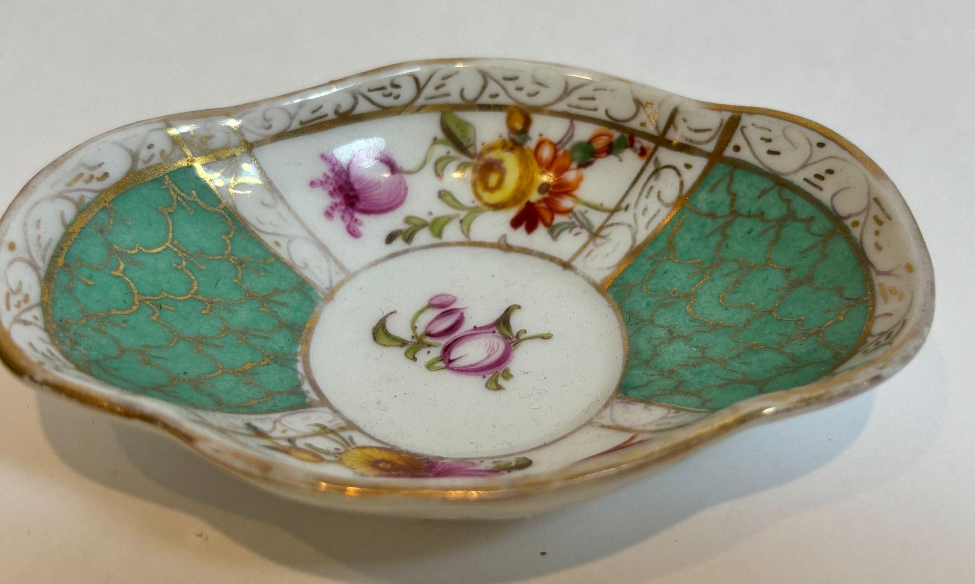 Antiguo Plato de Porcelana de Meissen Miniatura Cuatrifoliar Pintado a Mano Años 20 Alemán en venta