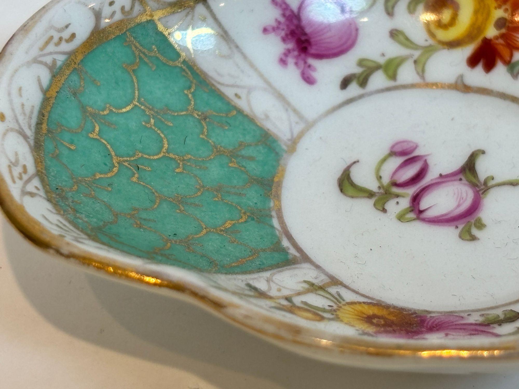 Antiguo Plato de Porcelana de Meissen Miniatura Cuatrifoliar Pintado a Mano Años 20 siglo XX en venta