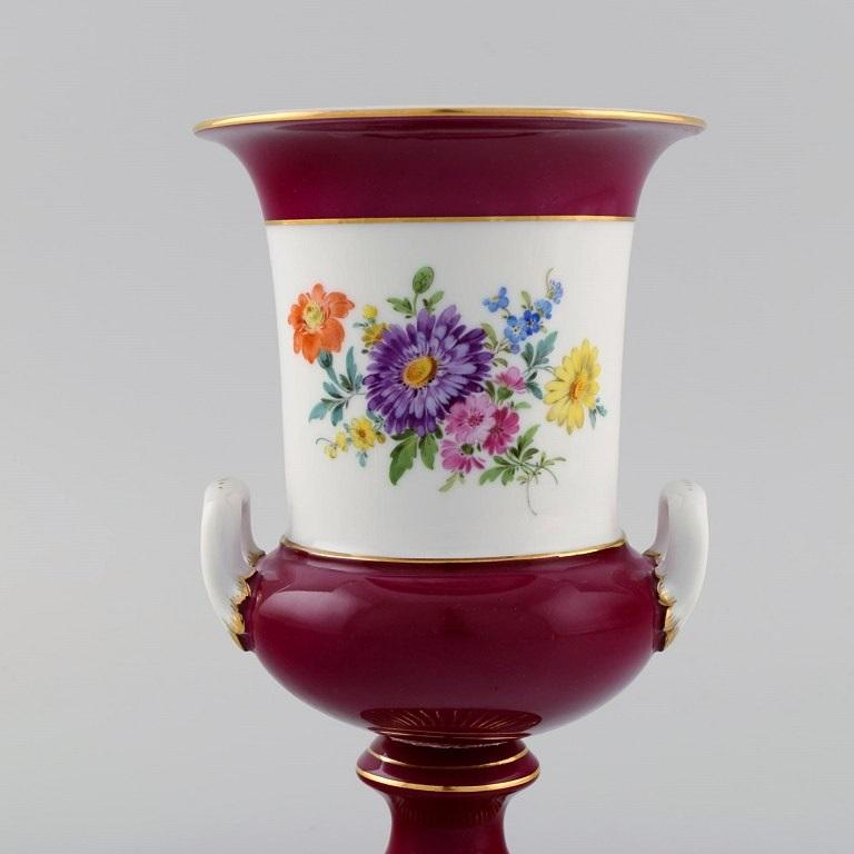 Antique Meissen porcelain vase with hand-painted flowers. 
Purple and gold decoration. Ca. 1900.
Measures: 18.5 x 11 cm.
In excellent condition.
Stamped.